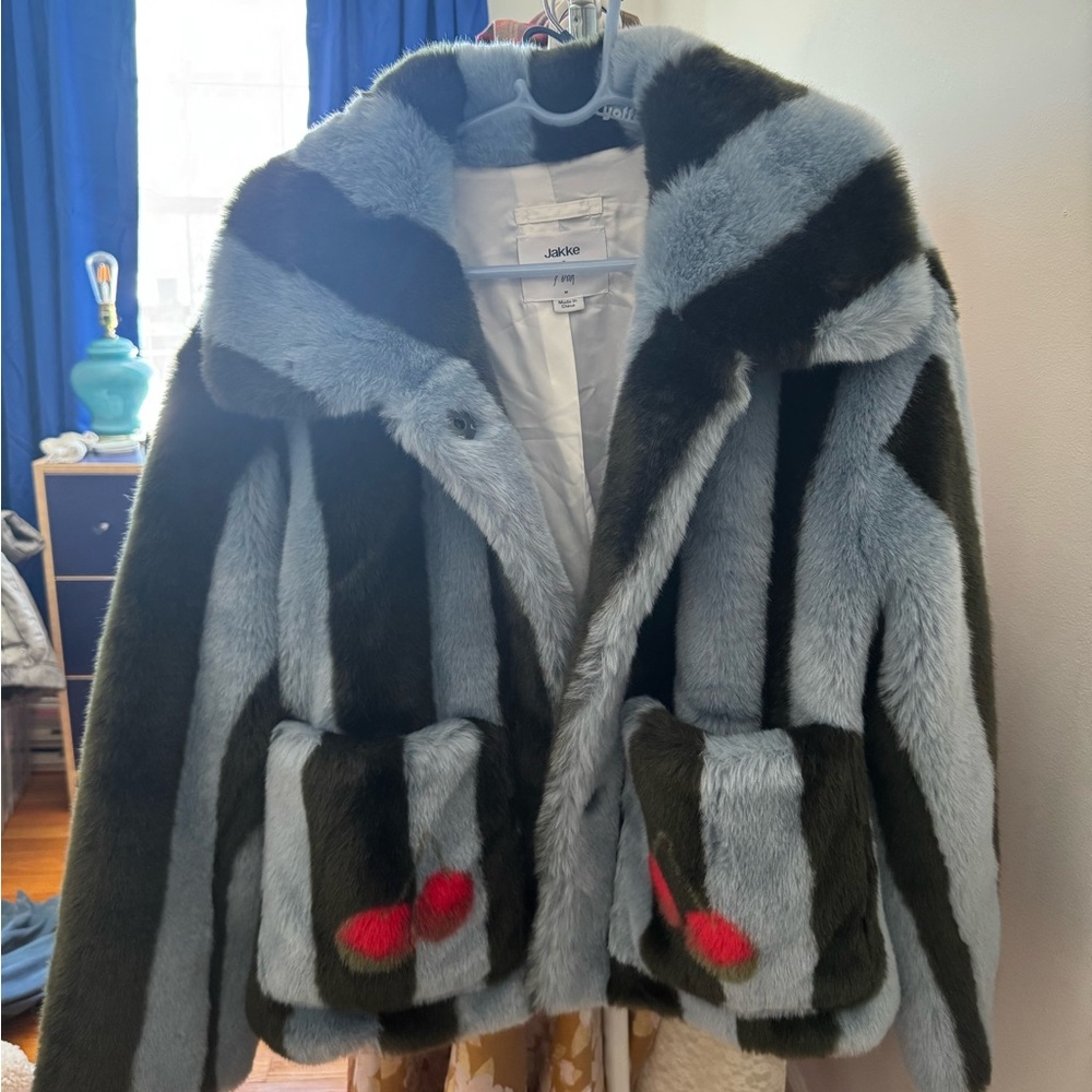 Luxurious Faux Fur Teddy Jacket in Blue and Black